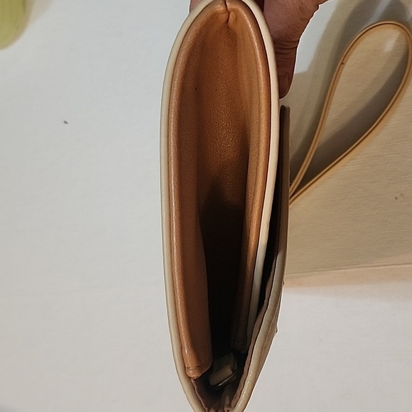 BMC Vegan Gold TONE Studded Two-Tone Cream and Caramel Clutch Wristlet EUC - Picture 14 of 16